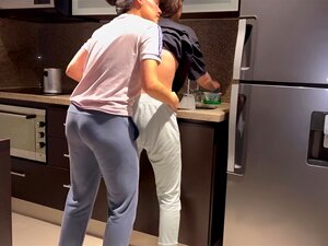 Sa femme a cogné fort avec la langue pendant le temps qu'elle lavait