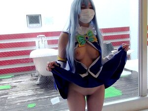 Sexy mignonne ébène se masturbe avec un jouet solo