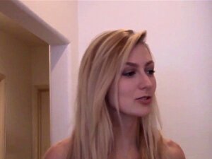 Une vraie nana propriétaire passe chez le locataire. La vraie nana