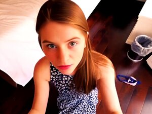 Petite babysitter pov chevauche
