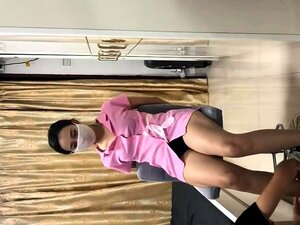Un masseur séduit sa cliente et la remplit de sperme après l'avoir