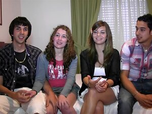 Deux nouveaux couples commencent sur l'échangiste. Croyez-le ou non,