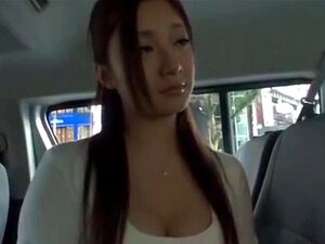 Belle coquine demande à un mec de baiser