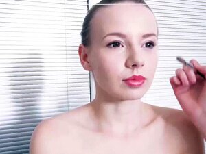 La petite Olivia Grace, à peine majeure, se fait boucher le cul