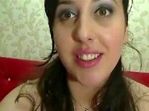 Belle pute italienne en direct show cam. Baiser une nana italienne