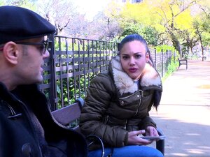 La jolie Apolonia Lapiedra baise l'agent modèle