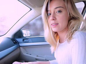 Le demi-frère a dû chercher sa demi-sœur Haley Reed à la fac. Elle