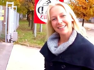 Découvrez le pouvoir d'attraction sensuel d'une belle étudiante