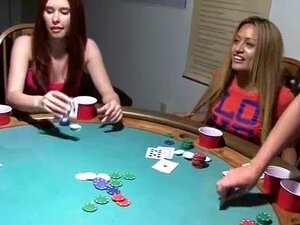 nouvelles babysitters baisant lors d'une soirée poker