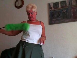 Mamie obèse avec de gros billibongs tombants et un gazoo obèse,