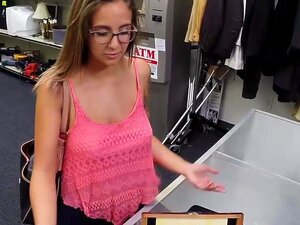 La chaude Layla London et son histoire de sanglot au Pawnshop