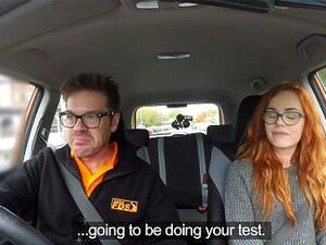 Fake Driving college readhead mignonne et MILF à gros seins se fait