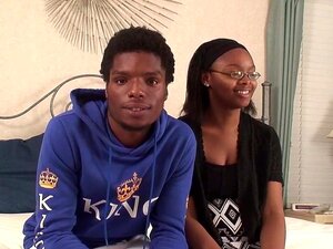 Regarde mon mec se réveiller pour du sexe torride matinal et d'autres