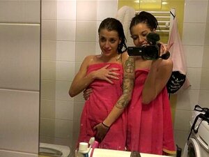 Des jumeaux transforment un mec en salope