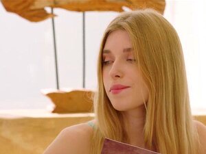 Des nanas coquines noires partagent une grosse bite noire