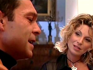 Fête de baise sexuelle entre personnes âgées - Lady-Boy et couples