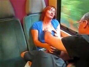 Regardez Lene satisfaire deux hommes hétérosexuels dans une scène