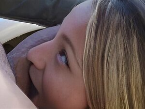 La blonde Sophia Torres a été surprise en train d'essayer de sauter