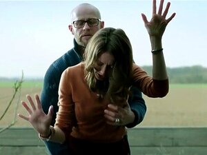 Lavinia Wilson et Isabelle Redfern dans Shooting Prayer (2014)