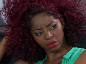 Bombe ébène coquine baisée interracial, babe rousse coquine avec un