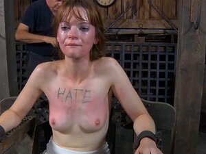 La beauté reçoit des plaisirs de douleur atroces du maître. La