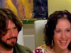 Jeux sexuels les yeux bandés dans la piscine avec un groupe de