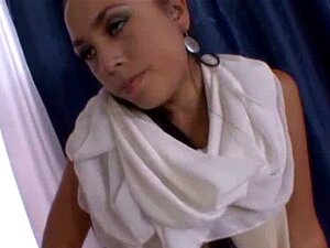 Une salope arabe adore sucer des bites