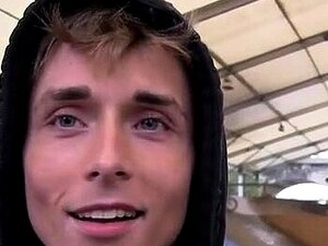 Sexe gay en public chaud avec éjaculation