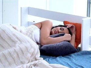 TeamSkeet - Latina Cutie Darcia fait plaisir à une bite avec sa