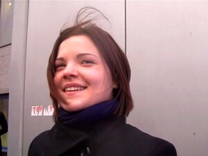 Mikaela en action à trois dans une vidéo porno de drague lubrique,