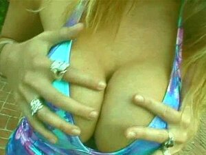 Une MILF blonde à gros seins chevauche une nouvelle bite