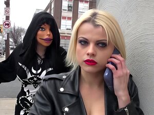 Nadia se fait kidnapper, attacher et baiser !
