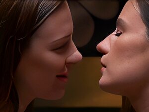 Lesbiennes au corps naturel et frais, trib intime et sexe romantique.