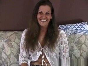 La pornstar en chaleur Gina Knight dans des trios fous, film porno