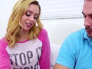 Lucy Tyler se fait baiser le gros cul de manière déjantée. La