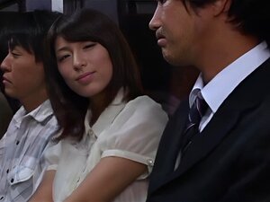 Salope insatiable bonne éjaculation de masse. La salope nue du Japon