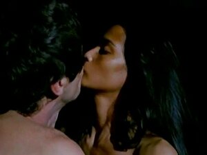 Laura Gemser dans Violence in a Women's Prison, sortie en 1982