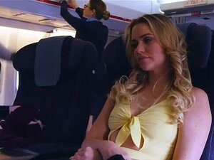 Private.com - La bombe Mia Malkova se fait baiser dans un avion !