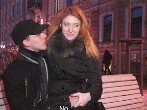 Renata - Cette mignonne rousse chaude se fait baiser pour de l'argent.