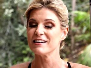 Gorgé - India Summer dévore une grosse bite