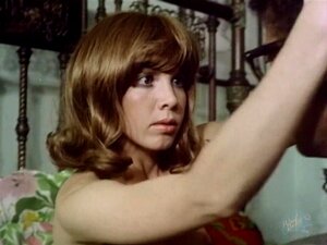 Porno classique : Un docteur lui donne un contrôle de la gorge