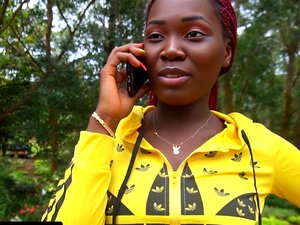 Plongez dans le désir enflammé entre une policière séduisante et