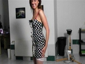 Drôle de fille lapdances en bas blancs