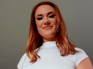 Brazzers - Sexy Siri, c'est sur le point de lui offrir une taquinerie