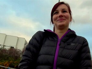 Grosse rousse amateur se fait baiser en public. La rouquine amateur