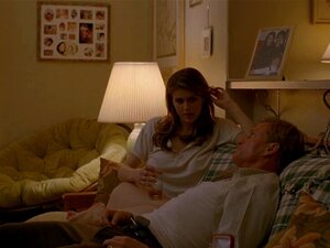 Alexandra Daddario nue - True Detective s01e02 - 2014. Elle se sent