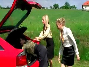 Les salopes blondes dégueulasses deviennent excitées dans le