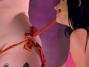 Forme de beauté pour adultes - Angela White et BBW Courtney, sexe