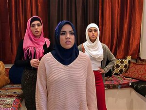 Les meufs se font baiser comme n'importe quelle salope moyenne. Le