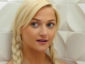 PASSION-HD Blonde surprise en train de se raser la chatte et se fait